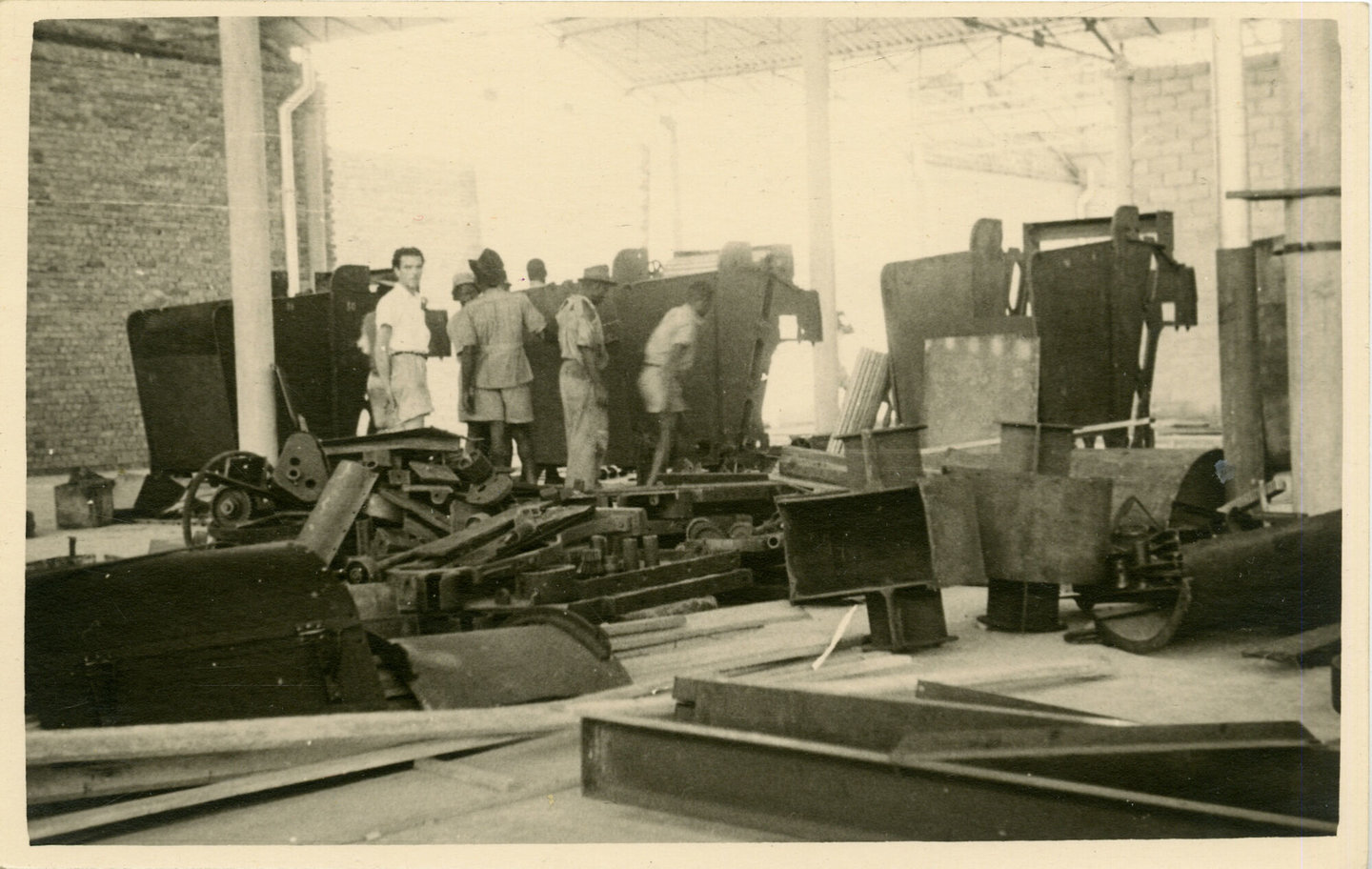 Bouwwerf van textielfabriek Filtisaf in Belgisch-Congo