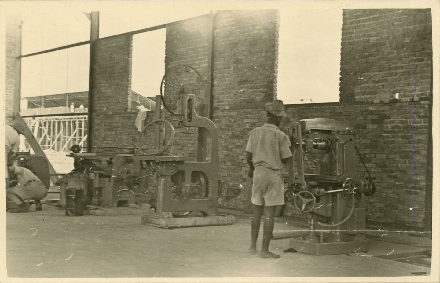 Bouwwerf van textielfabriek Filtisaf in Belgisch-Congo