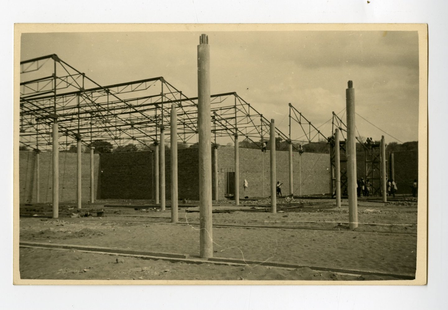 Bouwwerf van textielfabriek Filtisaf in Belgisch-Congo