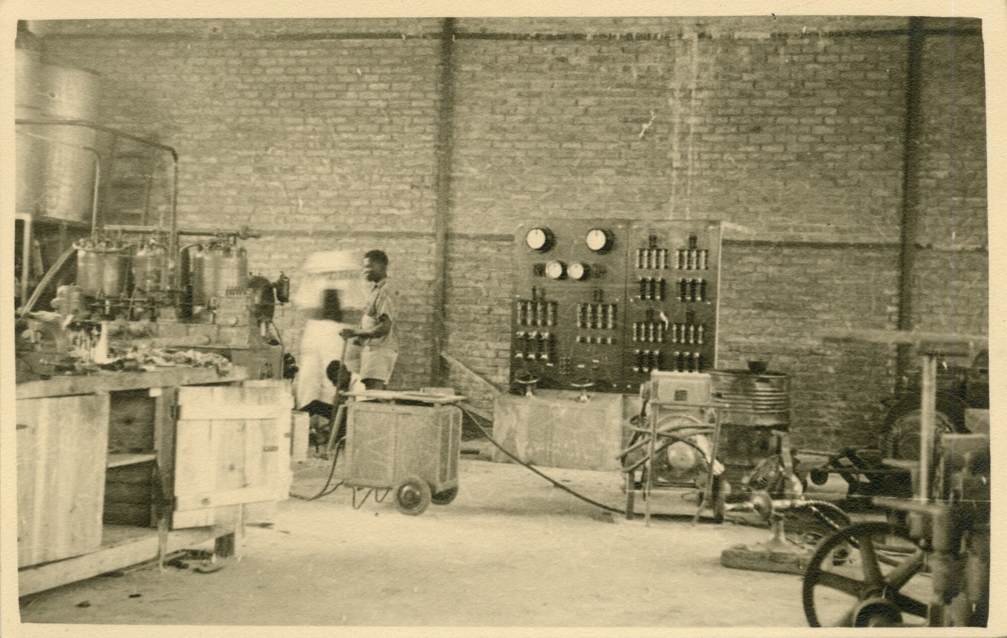 Bouwwerf van textielfabriek Filtisaf in Belgisch-Congo