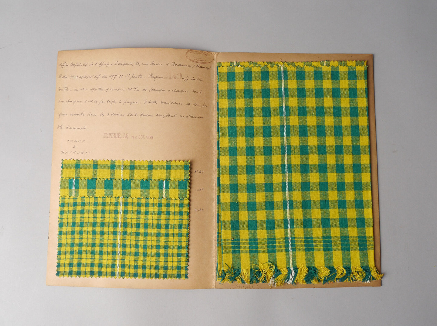 Klantdossier met textielstalen van Texas