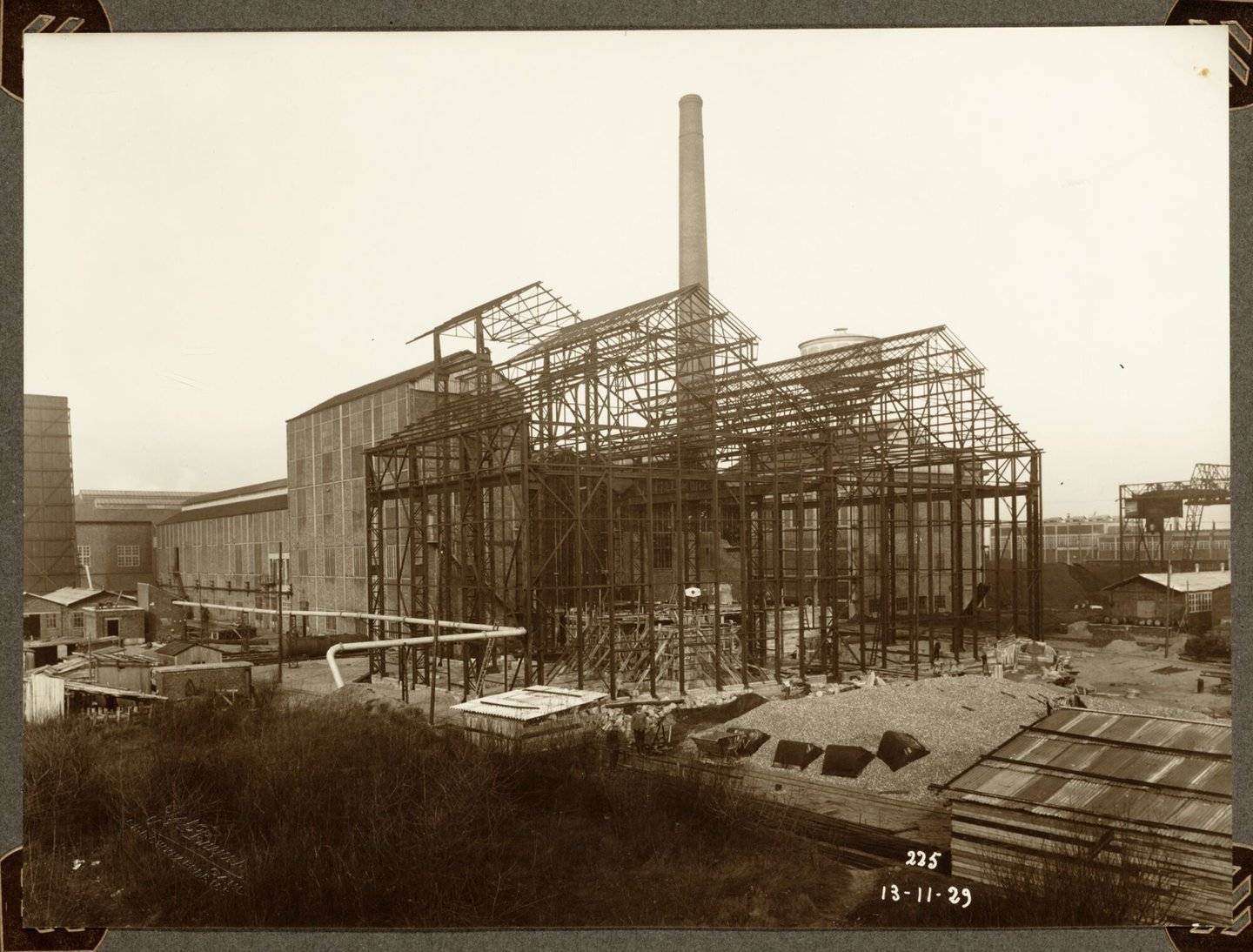 Bouw van N.E.C.-gebouw van cokesfabriek Kuhlmann in Zelzate
