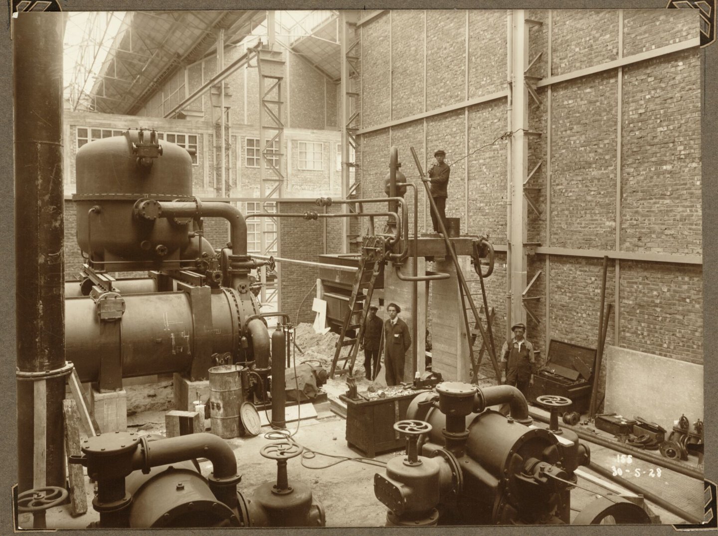 Bouw van S.C.A.M.-zaal van ammoniakfabriek van cokesfabriek Kuhlmann in Zelzate