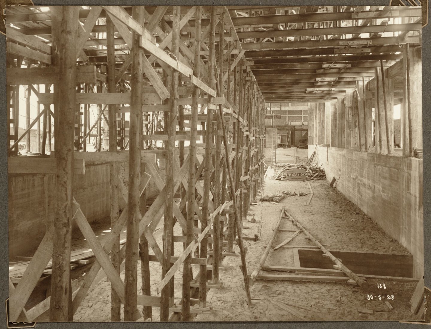 Bouw van zwavelzuurmagazijn van cokesfabriek Kuhlmann in Zelzate