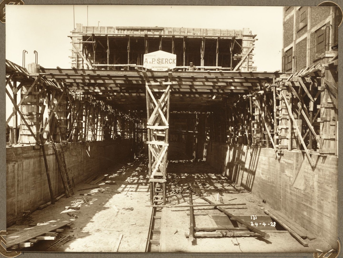 Bouw van zwavelzuurmagazijn van cokesfabriek Kuhlmann in Zelzate