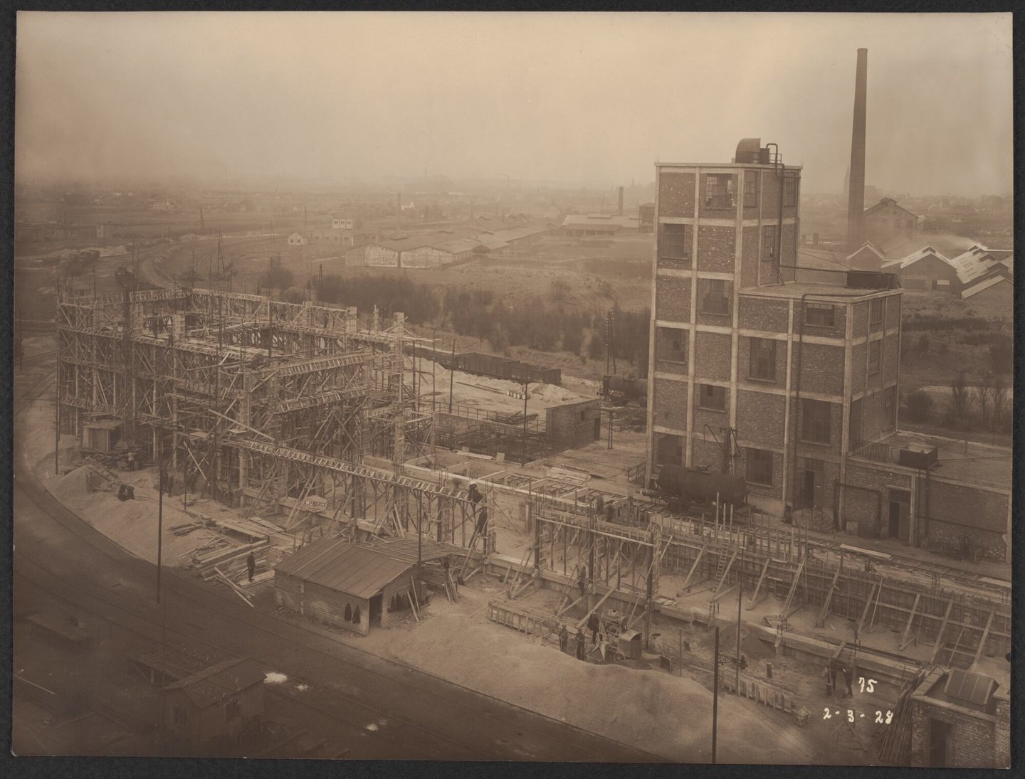 Bouw van zwavelzuurfabriek van cokesfabriek Kuhlmann in Zelzate