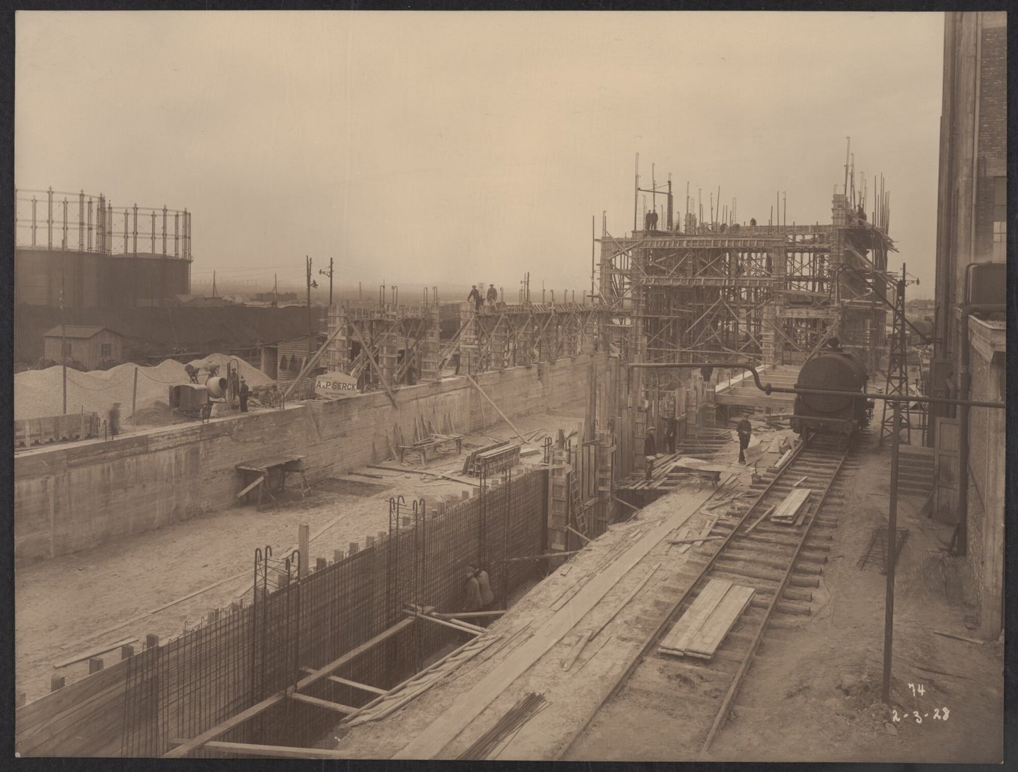 Bouw van zwavelzuurmagazijn en sulfatatieatelier van cokesfabriek Kuhlmann in Zelzate