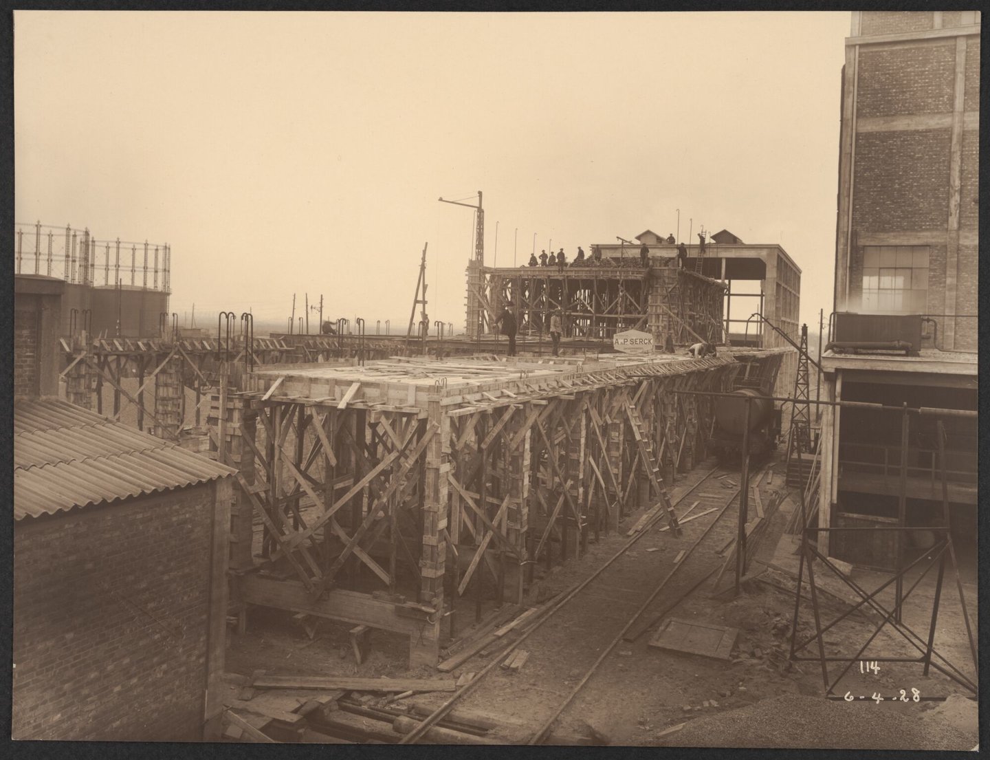 Bouw van laadkade voor sulfatatieatelier van cokesfabriek Kuhlmann in Zelzate
