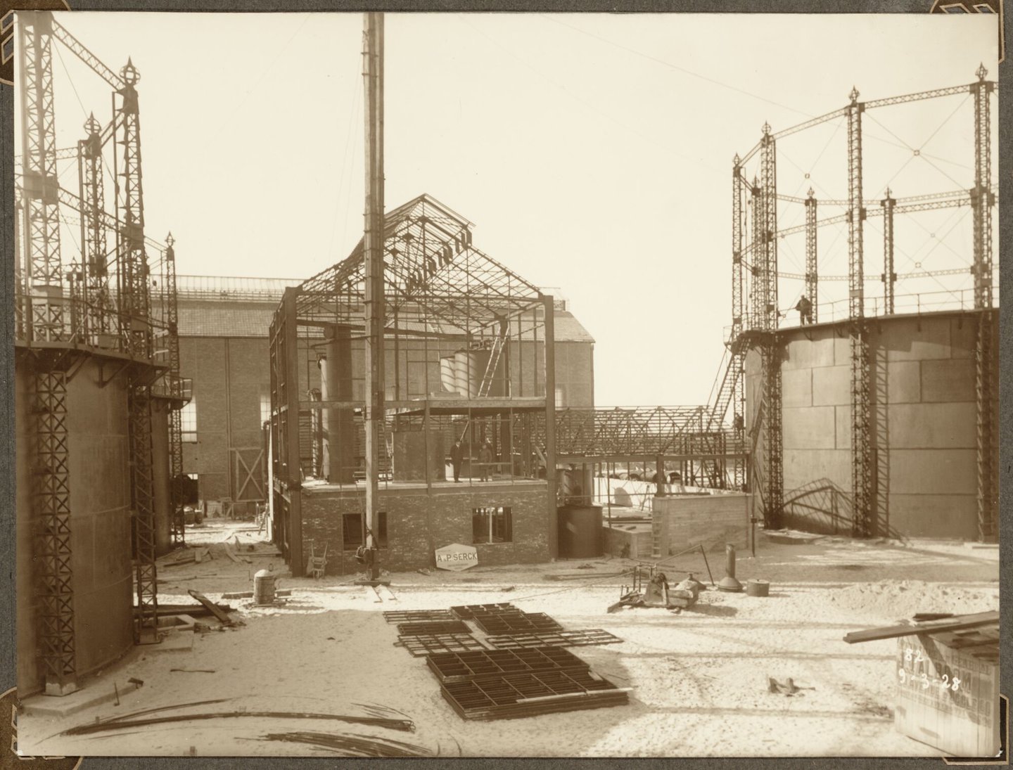 Bouw van kalkzuivering van sulfatatieatelier van cokesfabriek Kuhlmann in Zelzate