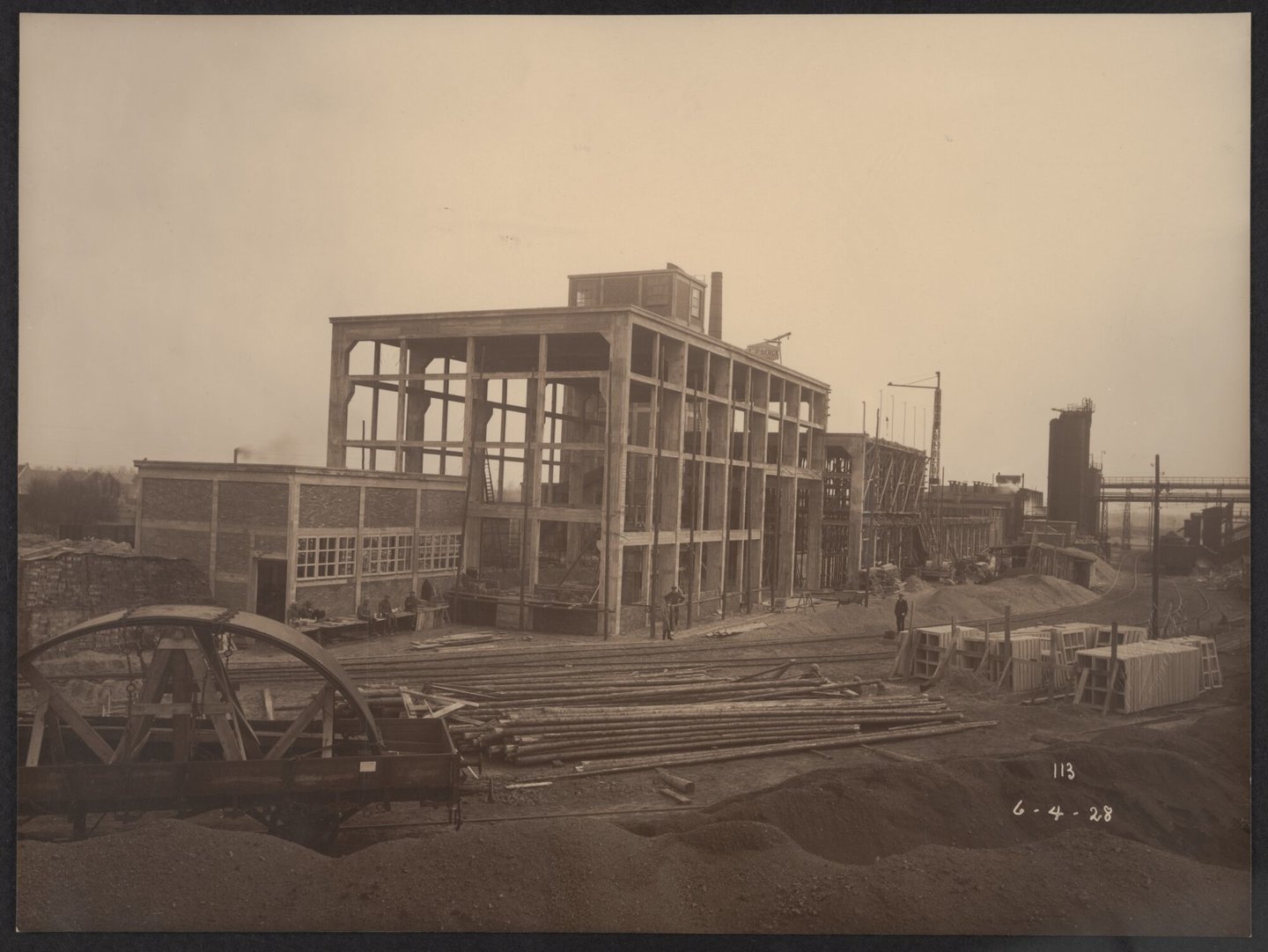 Bouw van zwavelzuurfabriek van cokesfabriek Kuhlmann in Zelzate