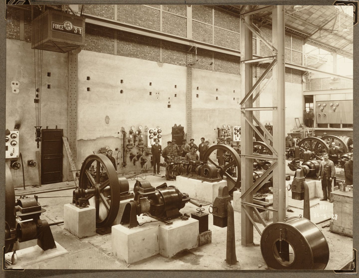 Bouw van pompen en rangeermuur van ammoniakfabriek van cokesfabriek Kuhlmann in Zelzate