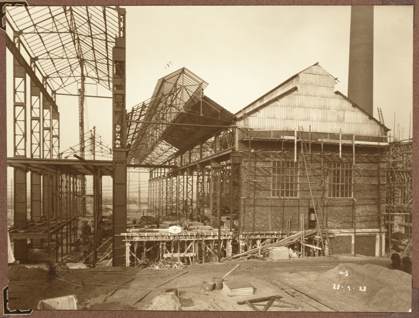 Bouw van ammoniakfabriek van cokesfabriek Kuhlmann in Zelzate