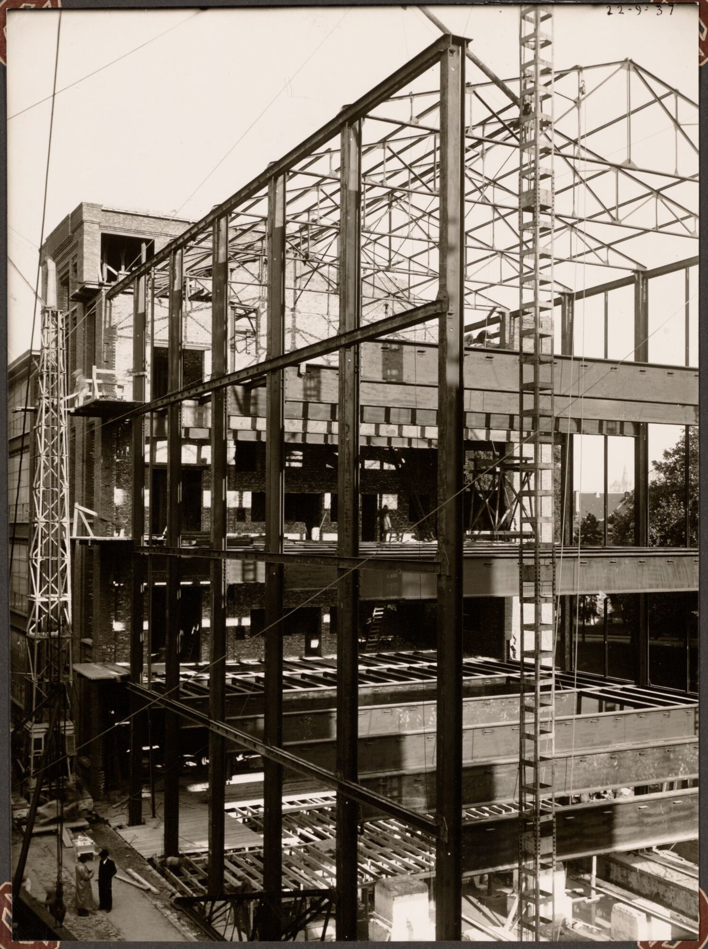 Bouw van stalen geraamte voor textielfabriek La Lys nv in Gent