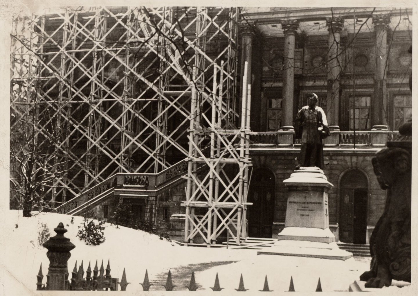 Bouw van gevel van Justitiepaleis in Gent