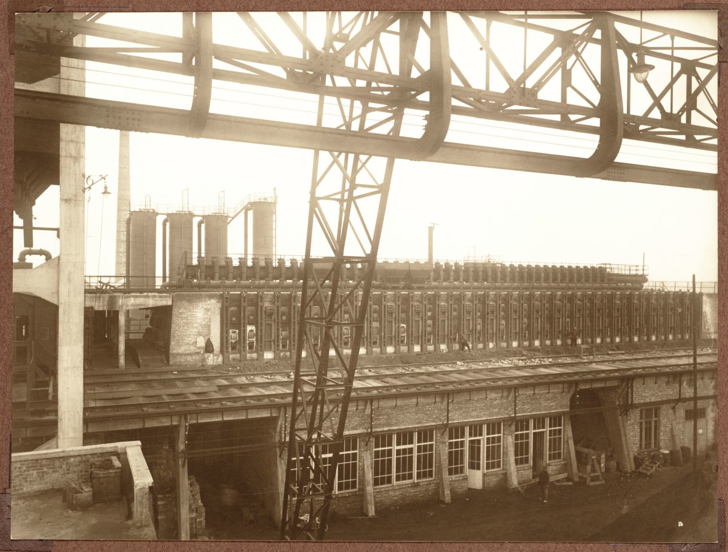 Cokesovens, steenkooltoren en voeder voor cokesovens van cokesfabriek Kuhlmann in Zelzate