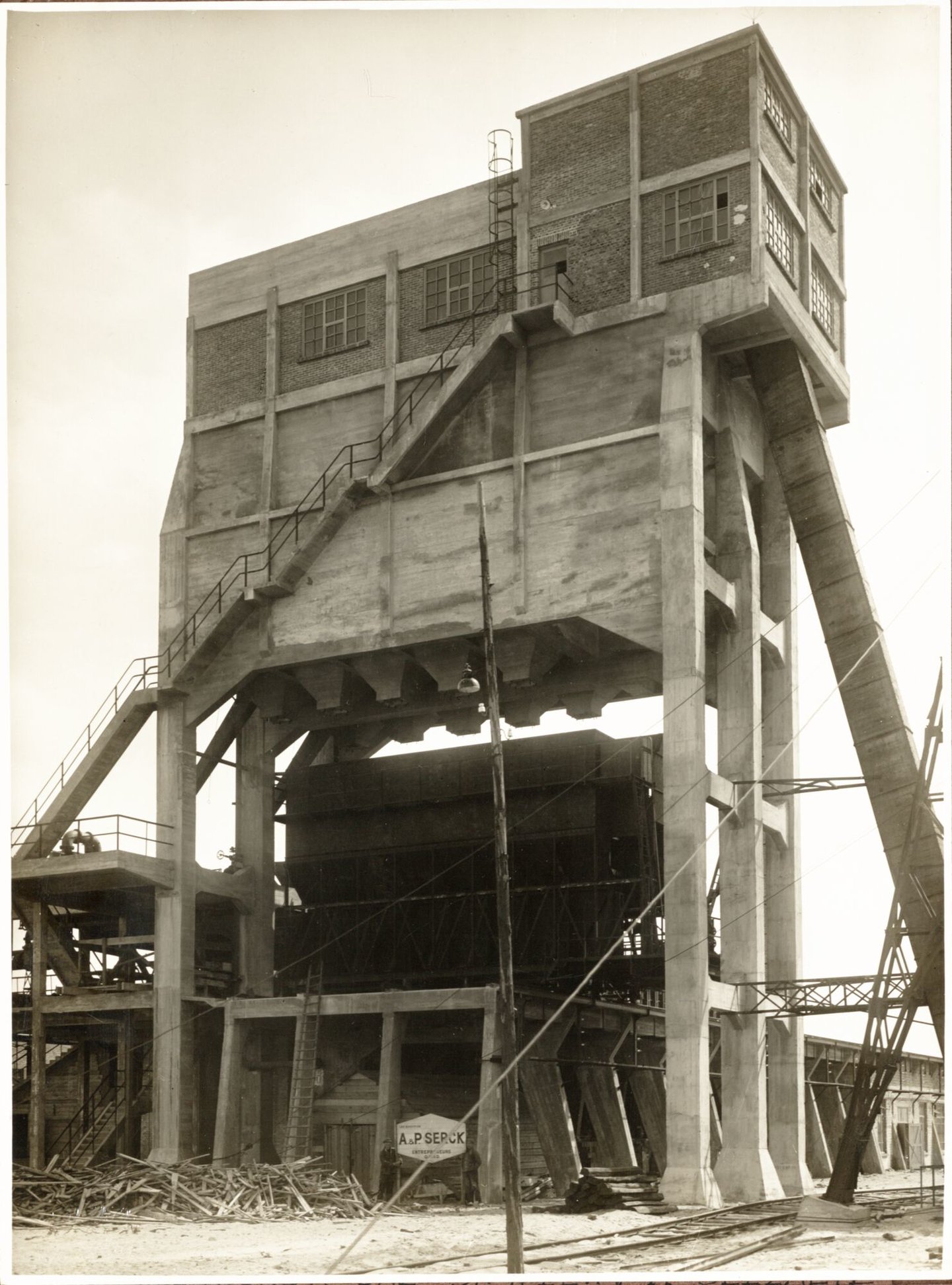 Voeder voor cokesovens en steenkooltoren van cokesfabriek Kuhlmann in Zelzate