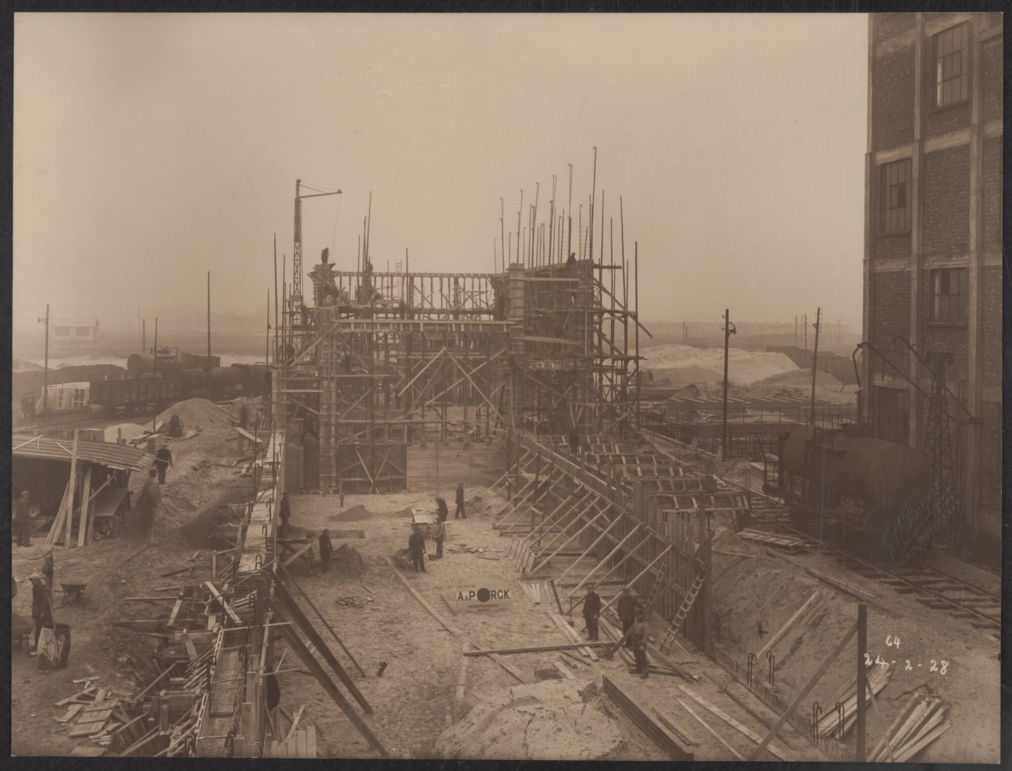 Bouw van zwavelzuurmagazijn en sulfatatieatelier van cokesfabriek Kuhlmann in Zelzate