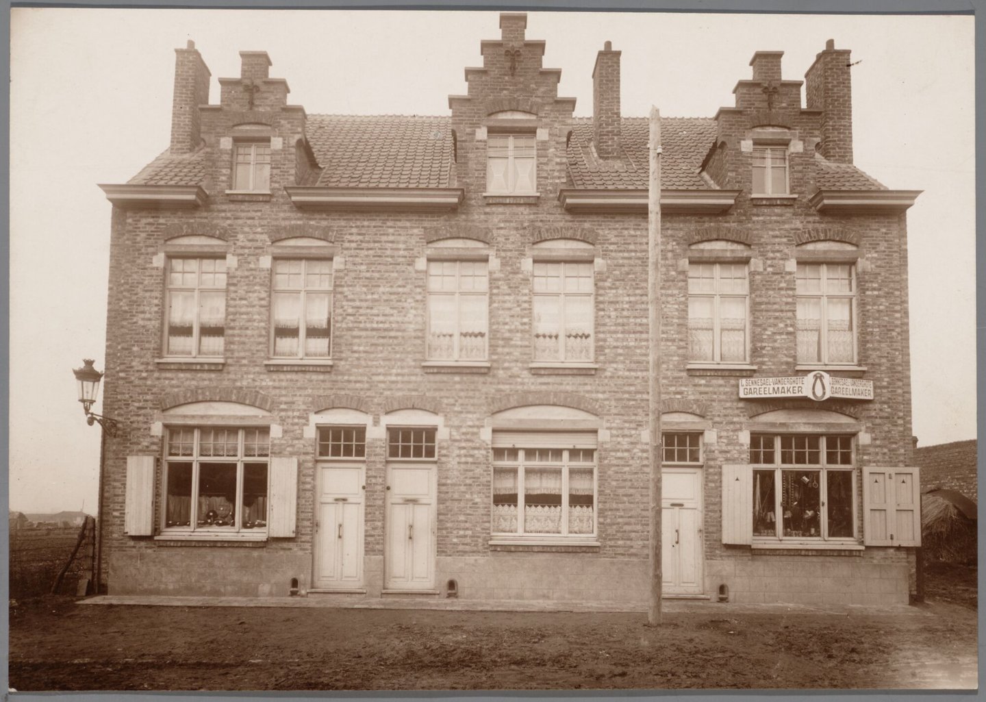 Woningen en gareelmakerij L. Sennesael-Vanderghote in Ieper