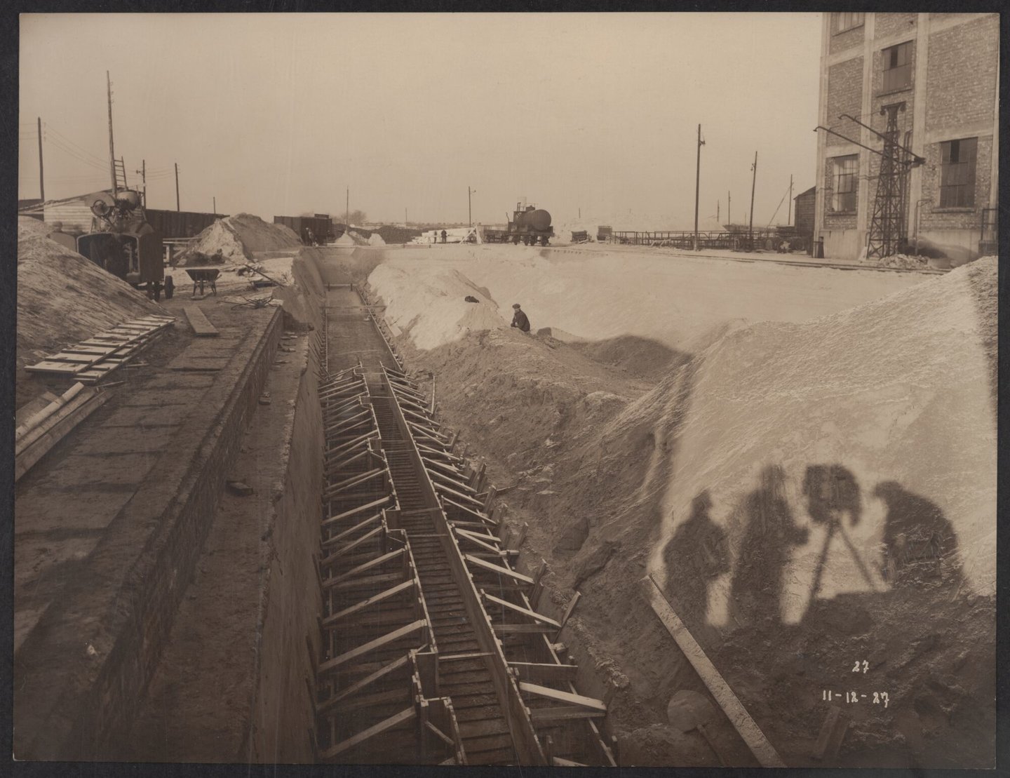 Bouw van funderingsbekisting voor zwavelzuurmagazijn van cokesfabriek Kuhlmann in Zelzate