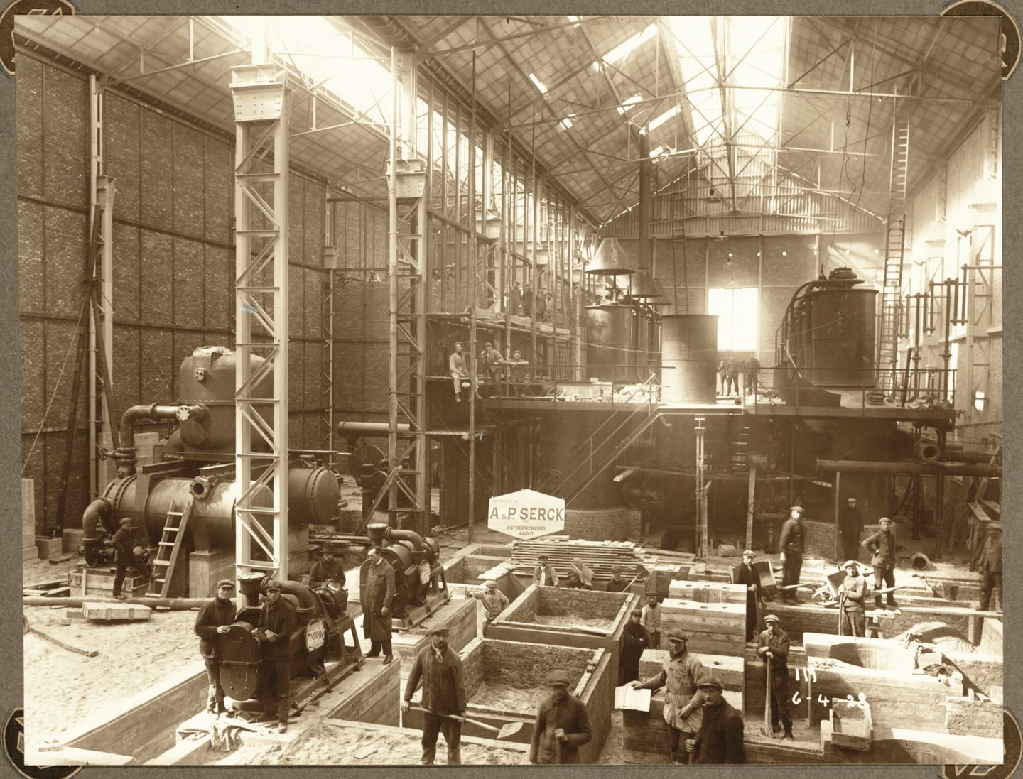 Bouw van funderingen voor branders van ammoniakfabriek van cokesfabriek Kuhlmann in Zelzate