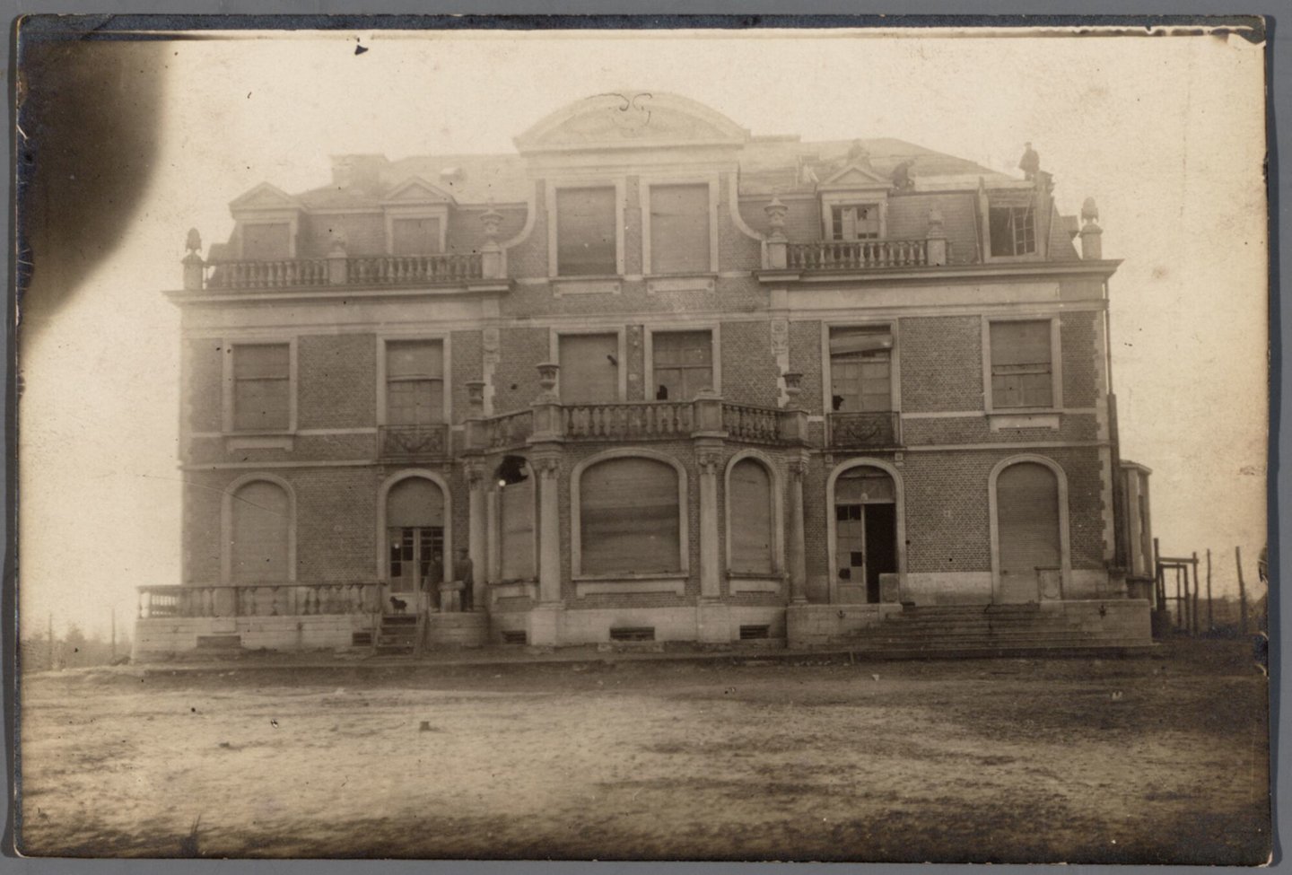 Bouw van kasteel Wallemote in Izegem