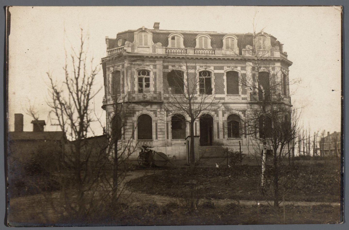 Bouw van kasteel Wolvenhof in Izegem