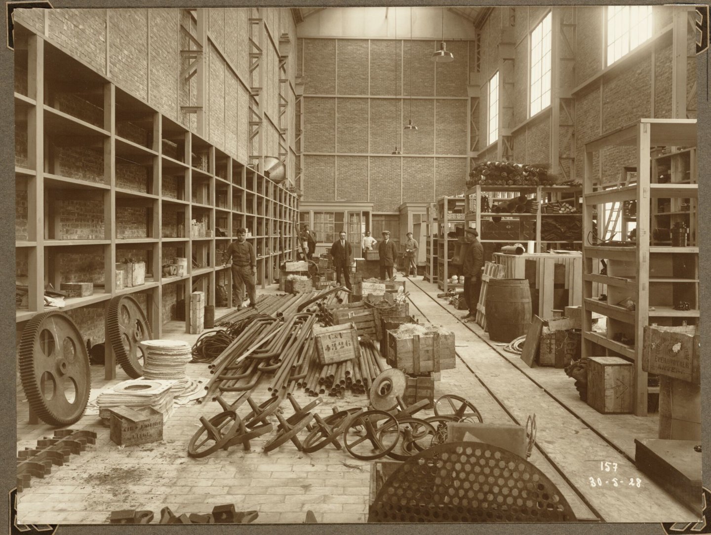 Bouw van algemeen magazijn van ammoniakfabriek van cokesfabriek Kuhlmann in Zelzate