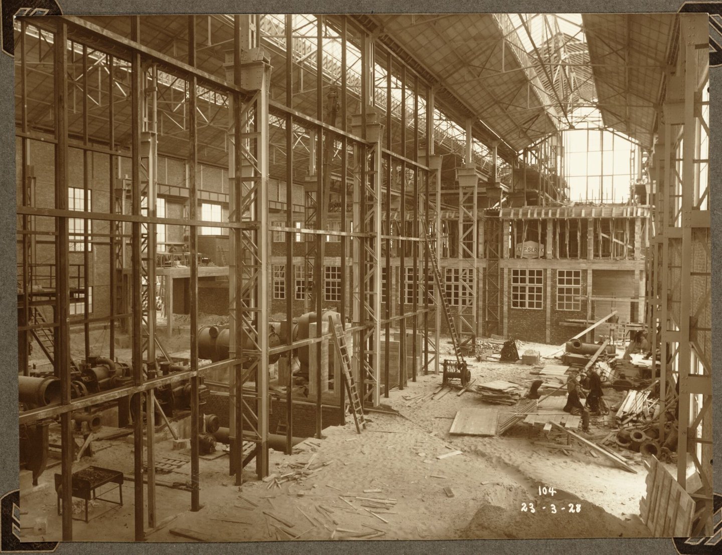 Bouw van S.C.A.M.-zaal en transformatorenoverspanning van ammoniakfabriek van cokesfabriek Kuhlmann in Zelzate