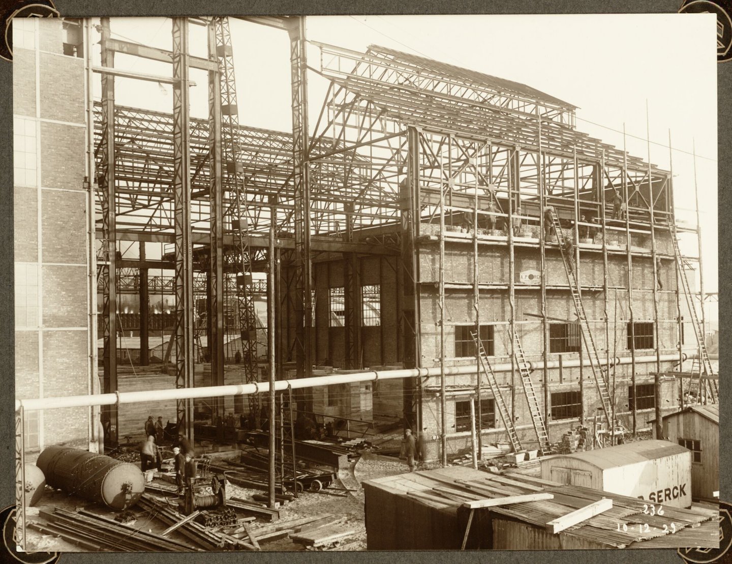 Bouw van ammoniakfabriek van cokesfabriek Kuhlmann in Zelzate