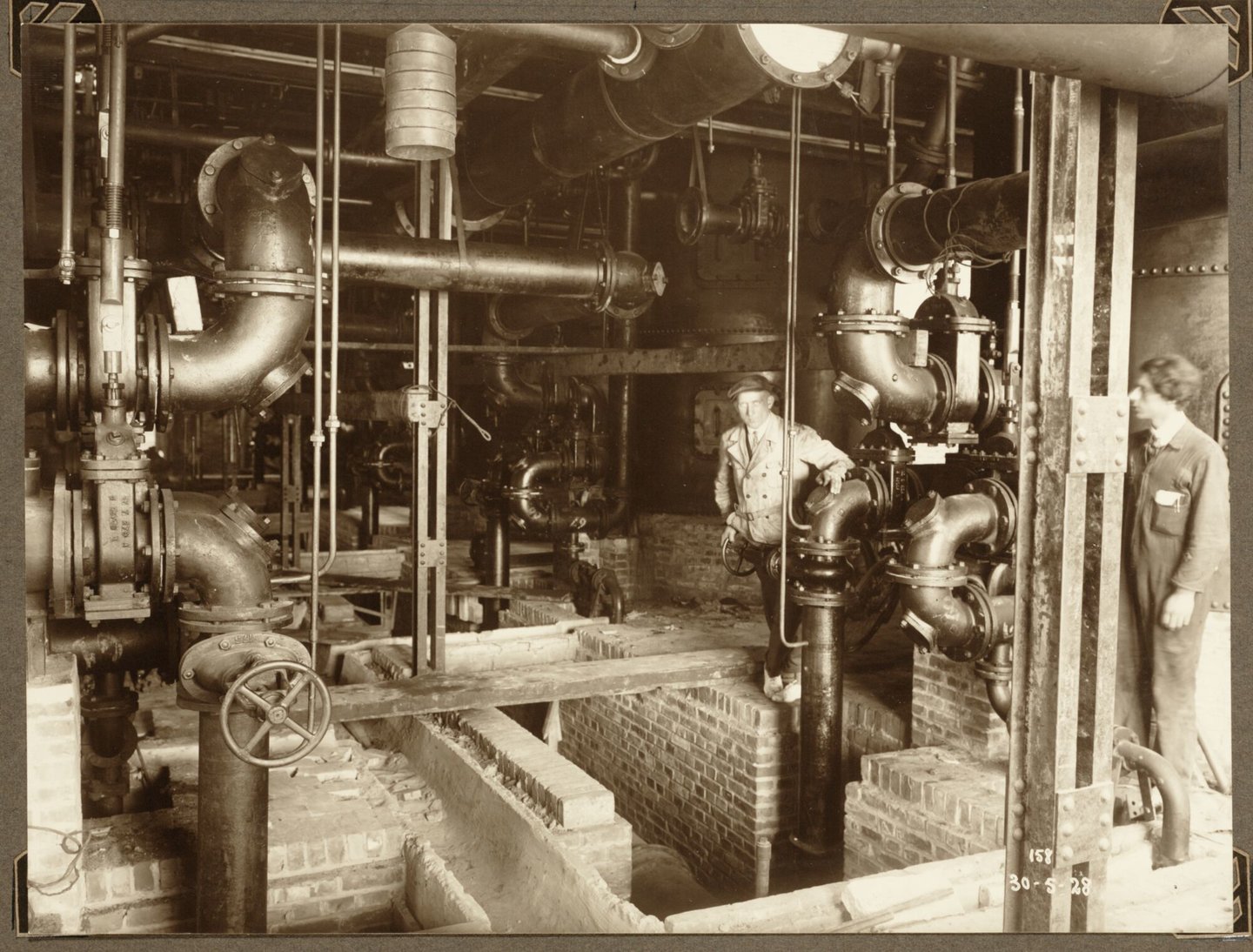 Bouw van leidingen voor atelier 'Bamag' van ammoniakfabriek van cokesfabriek Kuhlmann in Zelzate