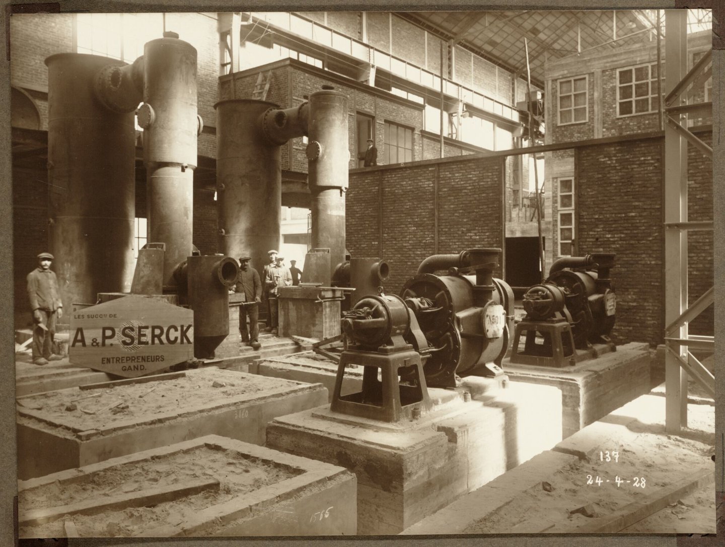 Bouw van branderzaal van ammoniakfabriek van cokesfabriek Kuhlmann in Zelzate