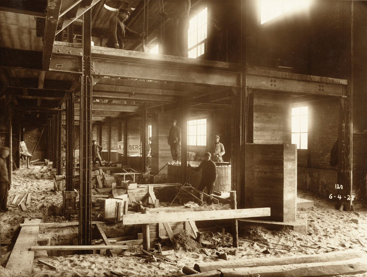 Bouw van funderingen voor katalysatoren van ammoniakfabriek van cokesfabriek Kuhlmann in Zelzate