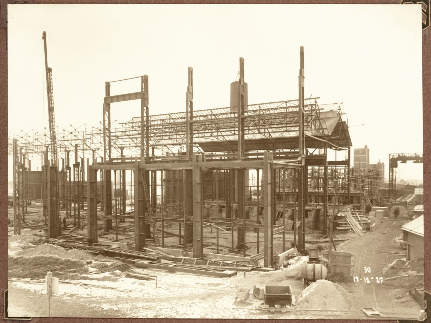 Bouw van ammoniakfabriek van cokesfabriek Kuhlmann in Zelzate