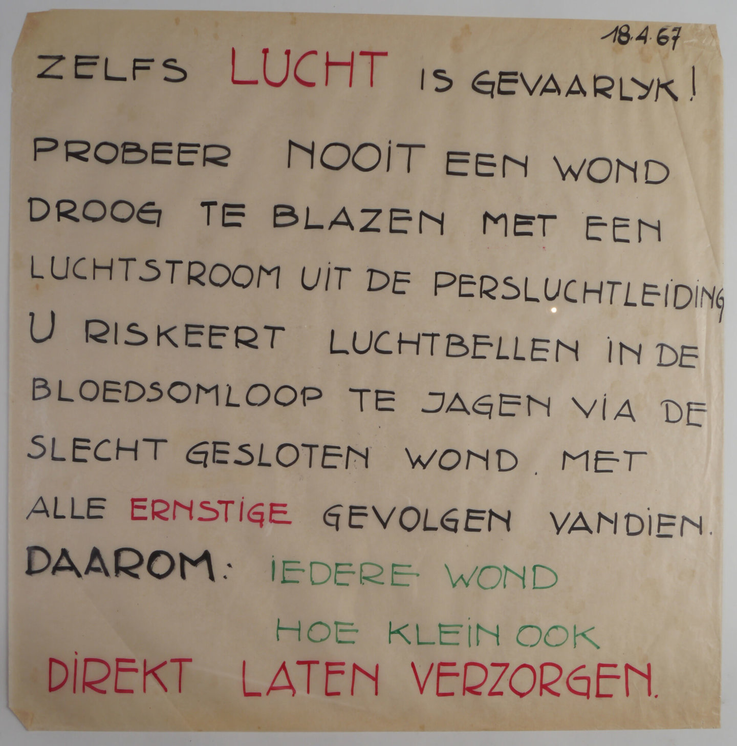 Handgeschreven affiche om de aandacht te vestigen op het belang van EHBO