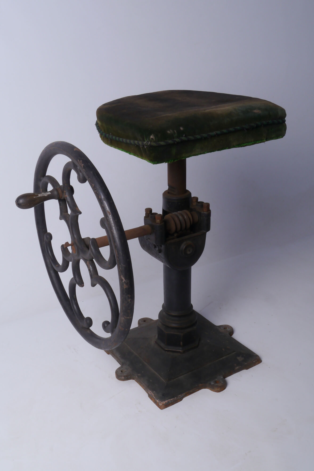 Stoel als onderdeel van een medisch-mechanische oefentoestel ontworpen door Gustav Zander