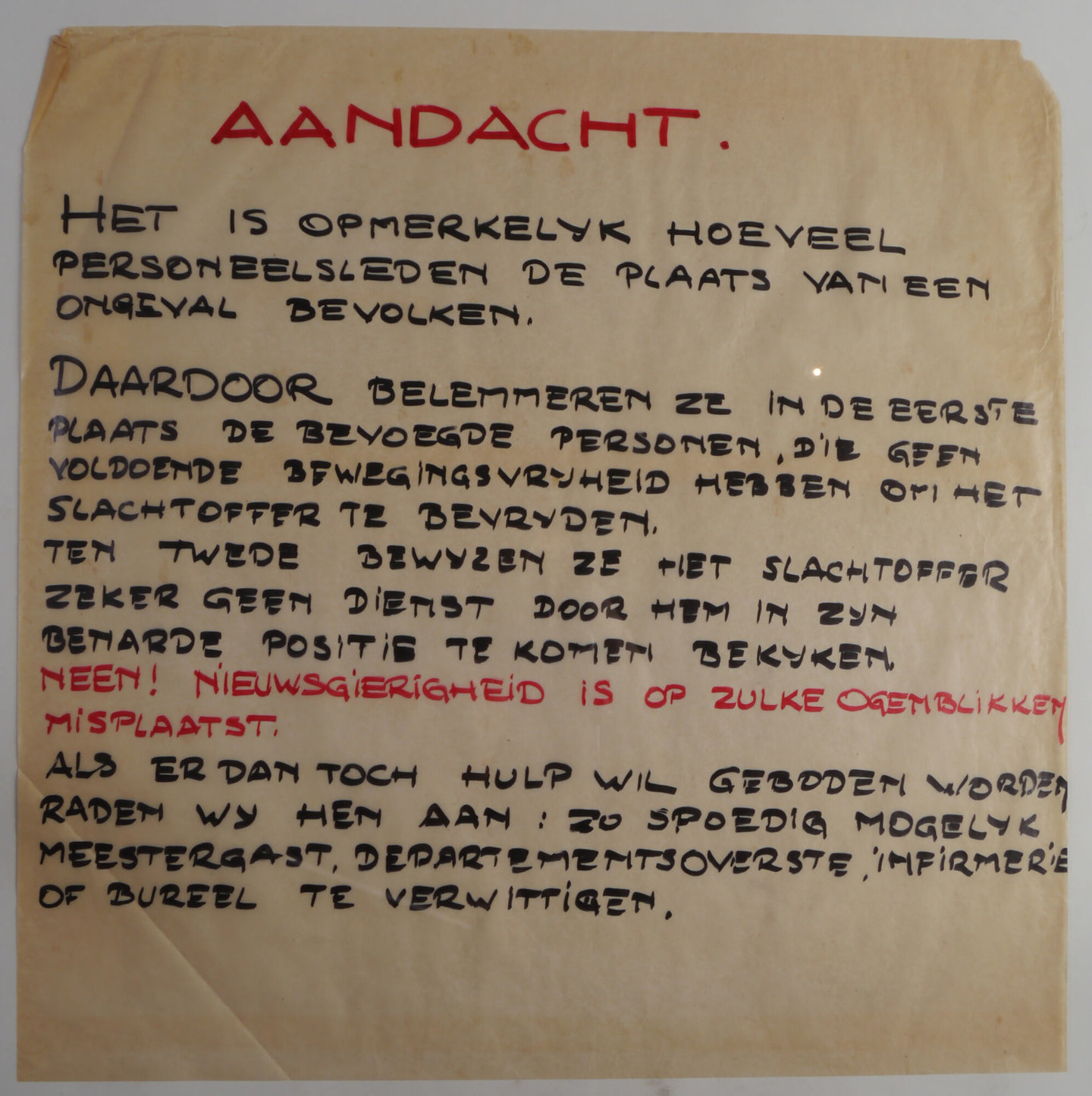 Handgeschreven affiche om de aandacht te vestigen op arbeidsveiligheid