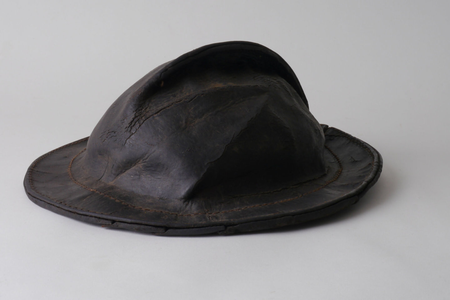 Lederen mijnwerkershelm