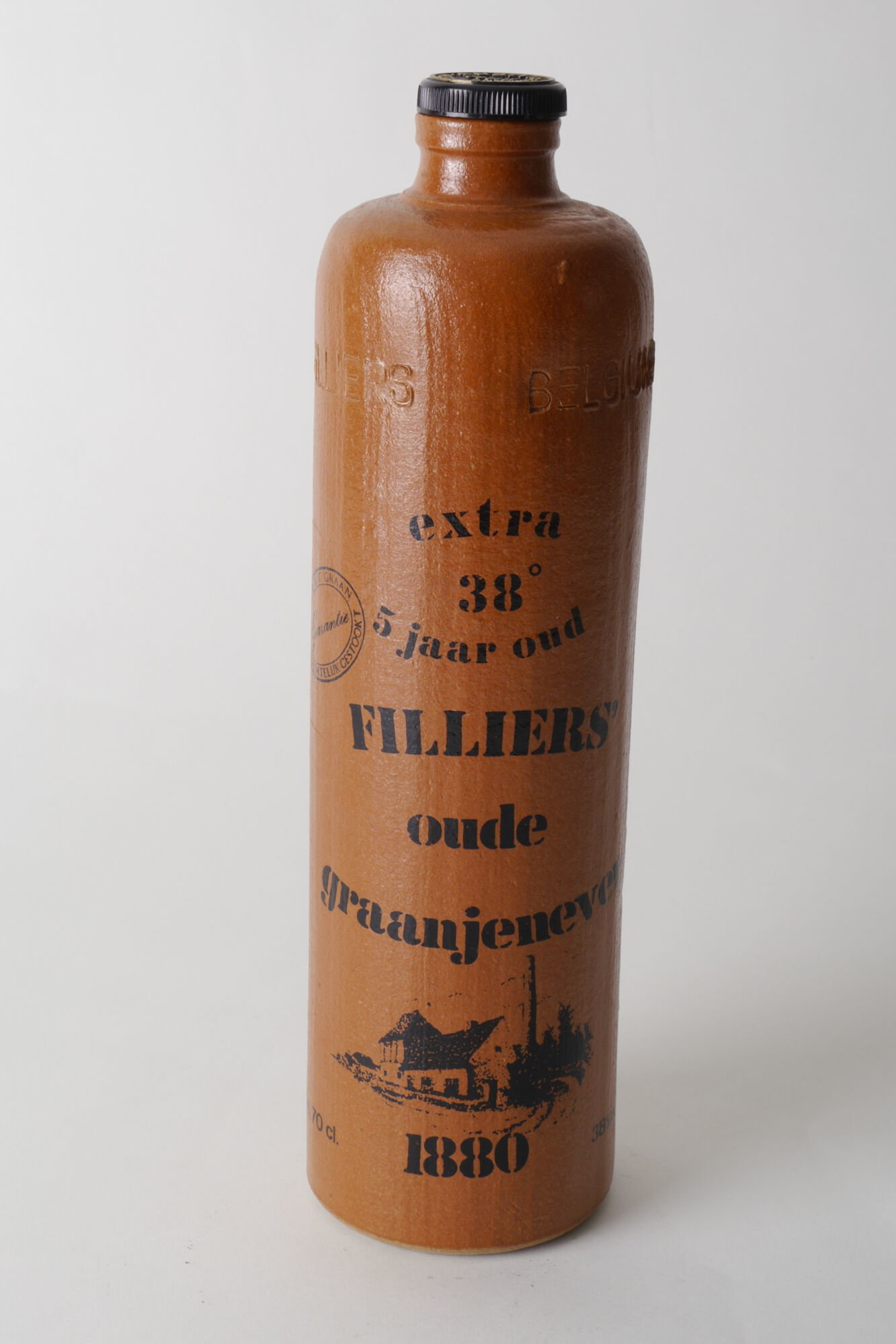 Jeneverfles van stokerij Filliers