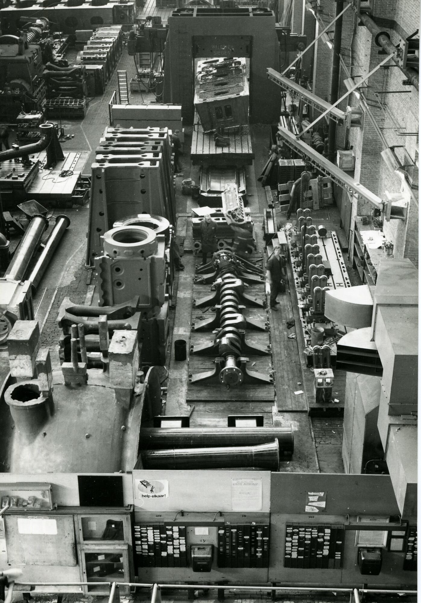 Binnenzicht machinewerkplaats en montagehal van ACEC in Gent