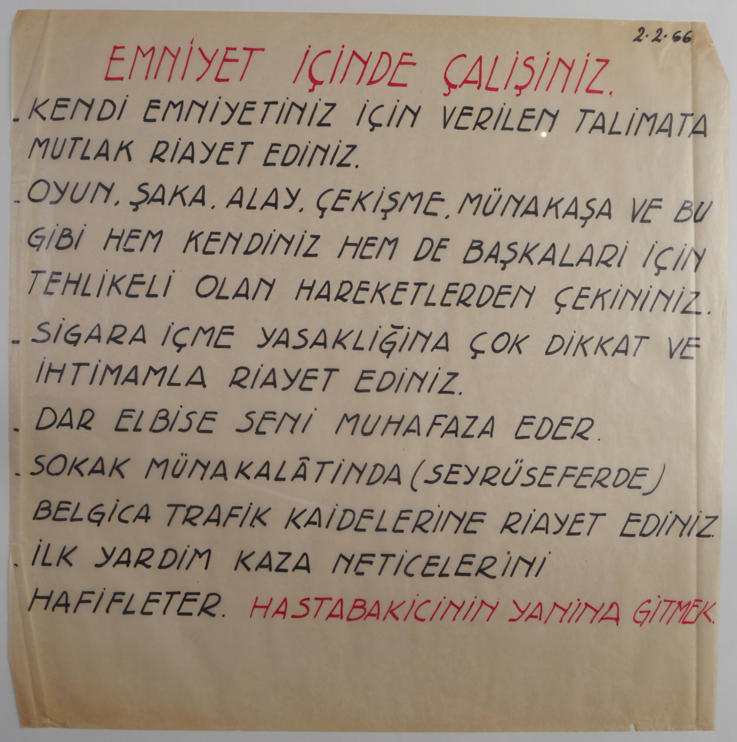 Handgeschreven affiche om de aandacht te vestigen op arbeidsveiligheid