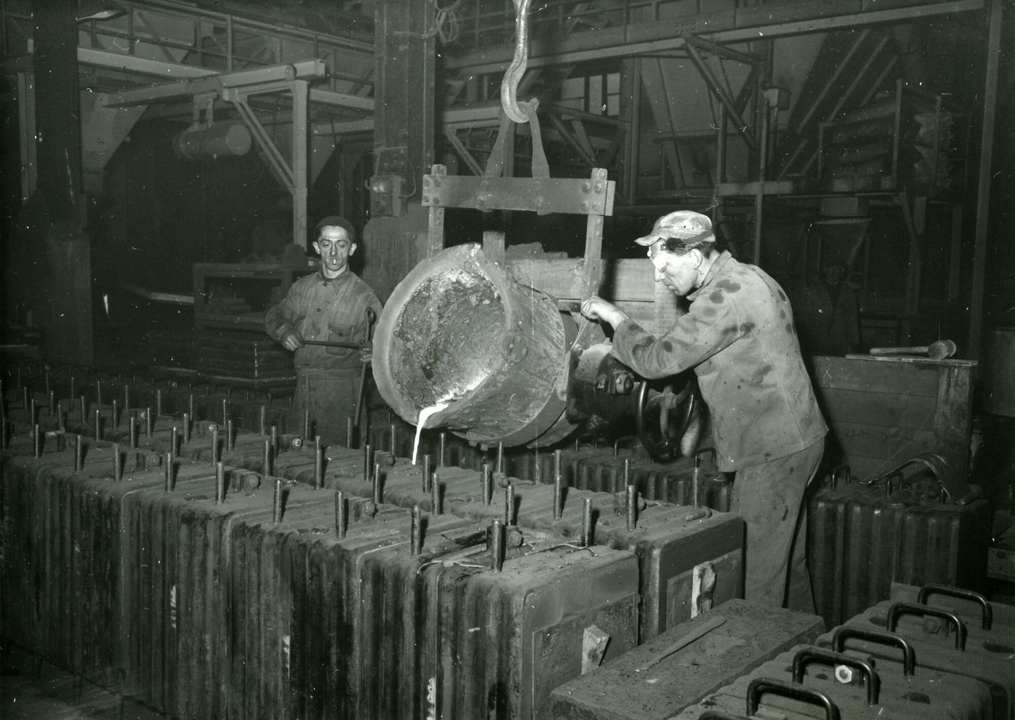 Binnenzicht van de metaalgieterij van machinefabriek ACEC in Gent
