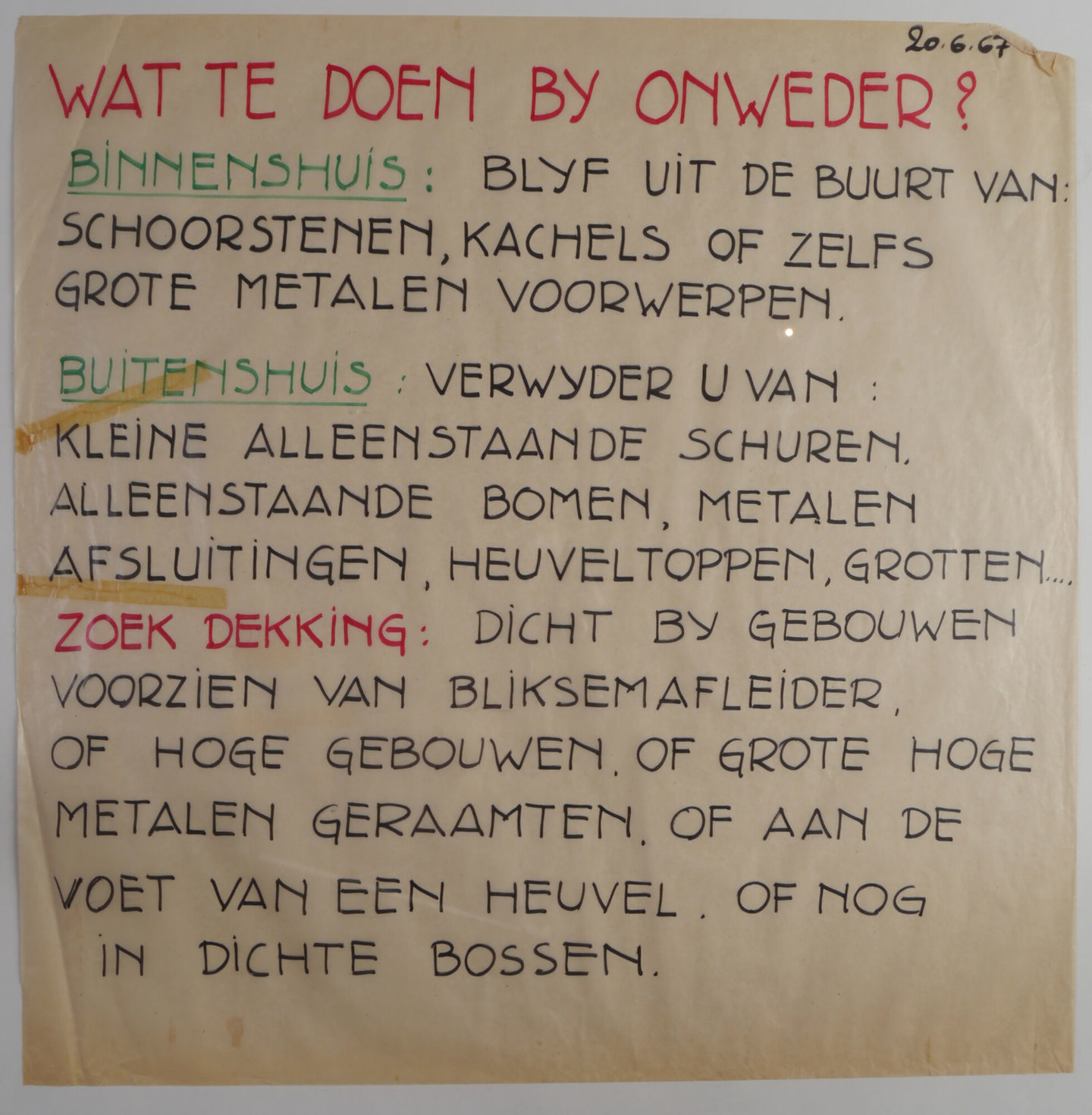 Handgeschreven affiche om de aandacht te vestigen op arbeidsveiligheid