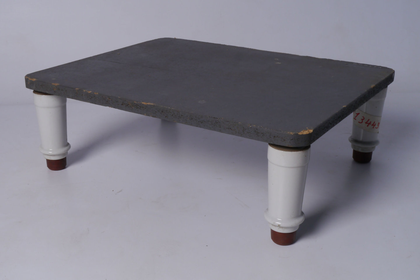 Isolerende plateau ter bescherming tegen elektrocutie