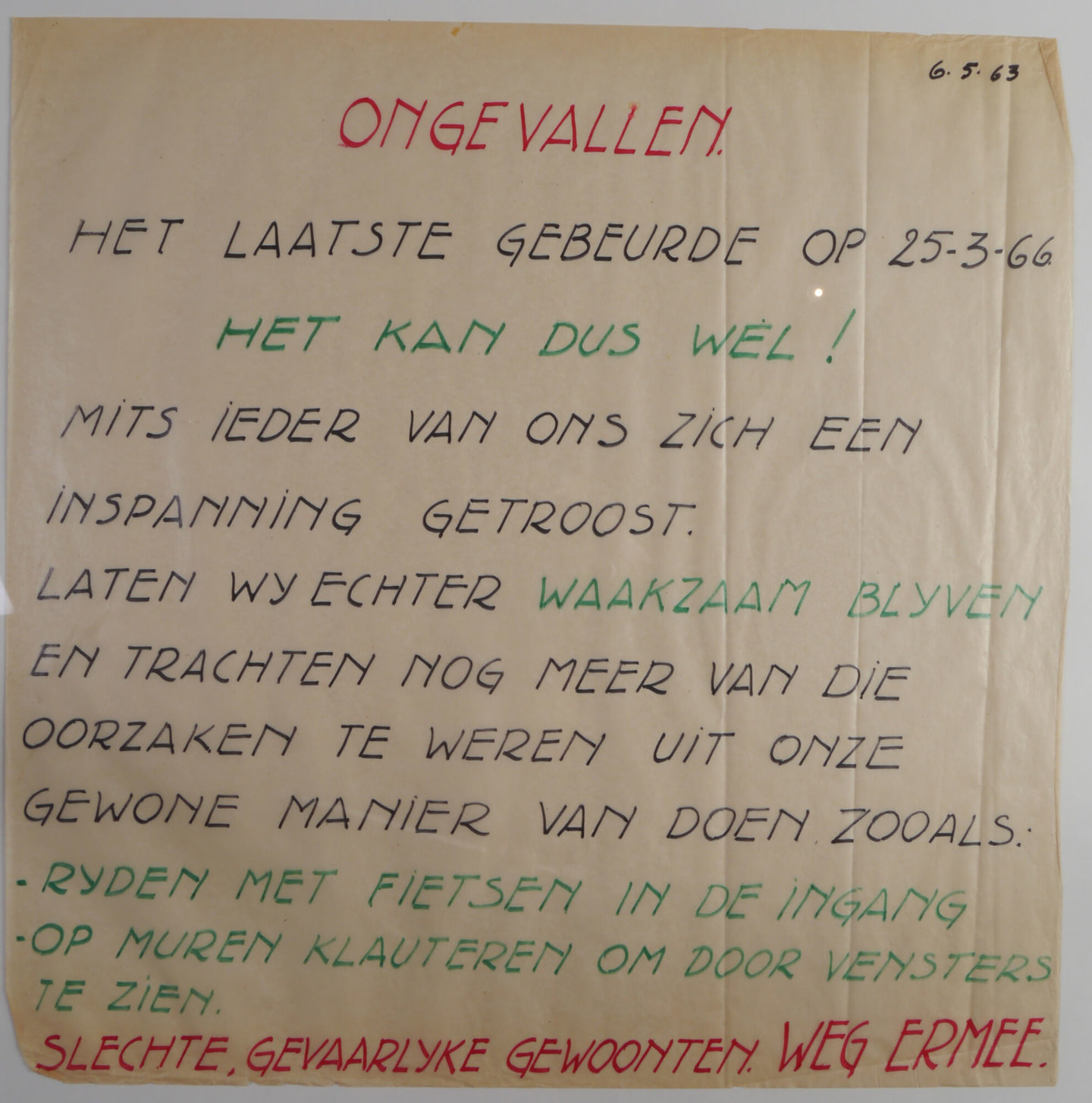 Handgeschreven affiche om de aandacht te vestigen op arbeidsveiligheid