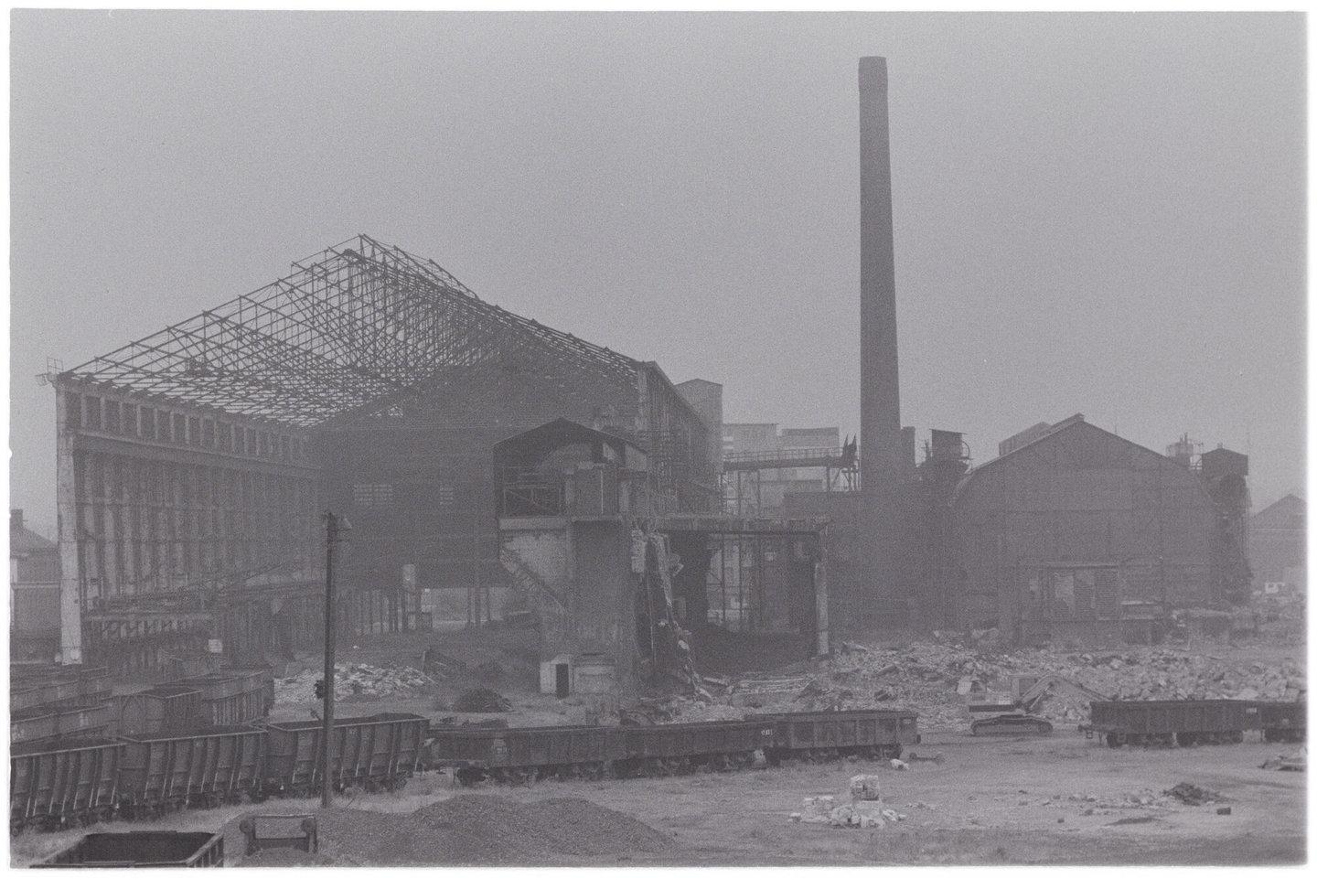 Afbraak van staalgieterij Usines Métallurgiques de Hainaut-Sambre in Couillet