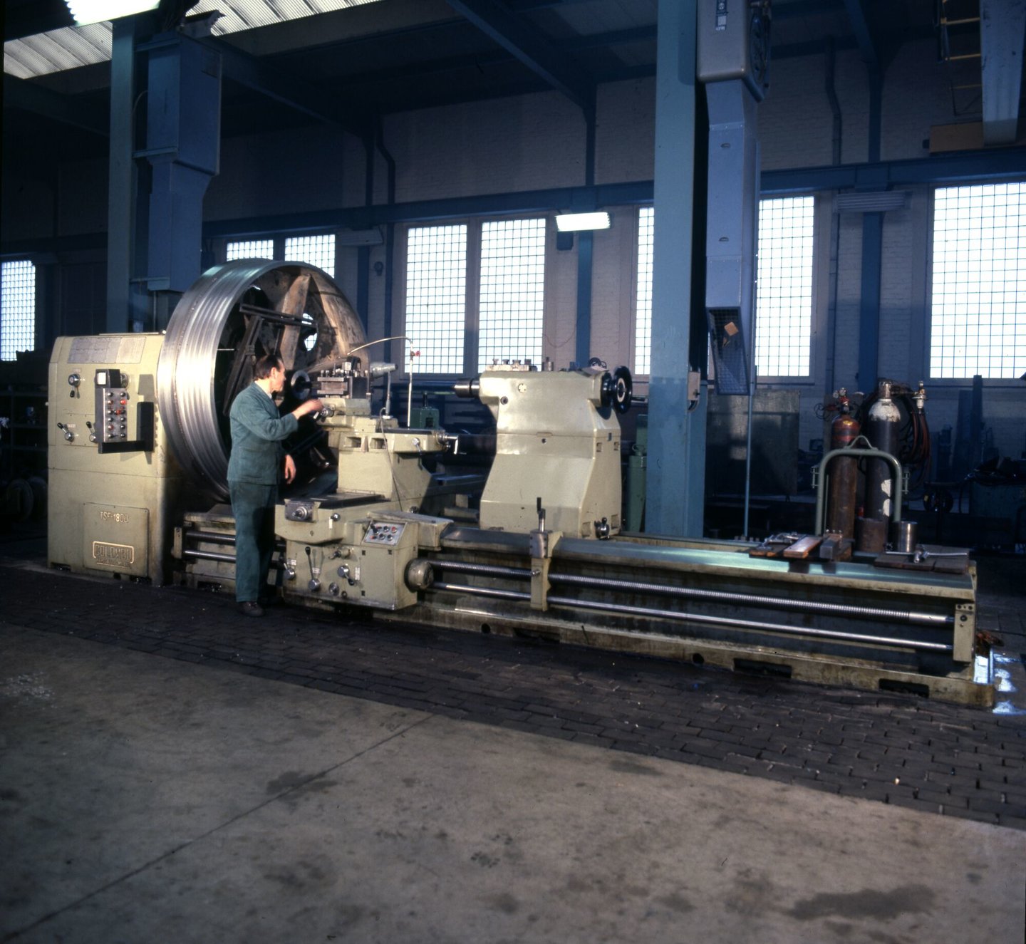 Draaibank in machinewerkplaats van Gentse Metaalwerken in Gent