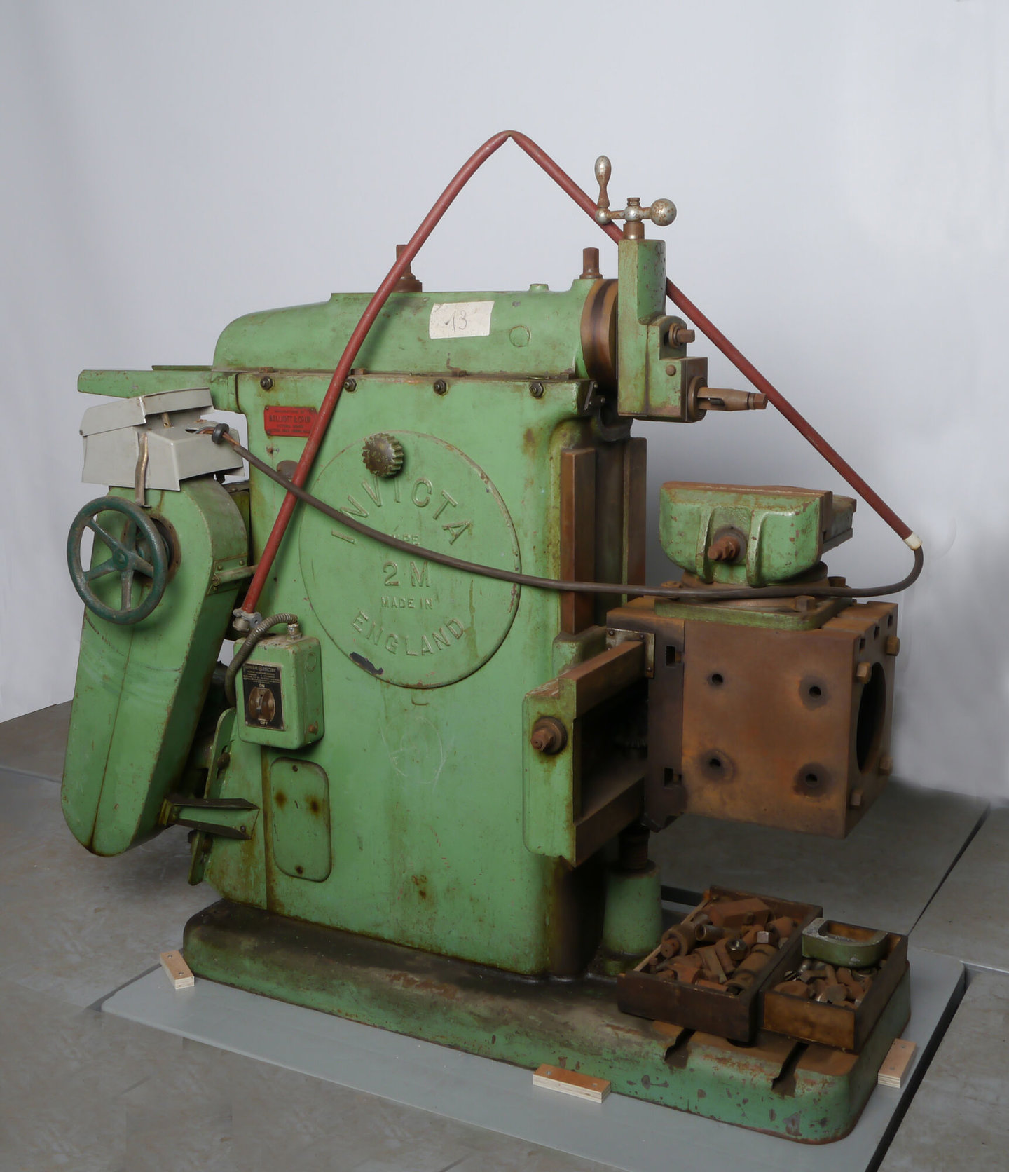 Horizontale schaalbank voor metaal geproduceerd door Elliott