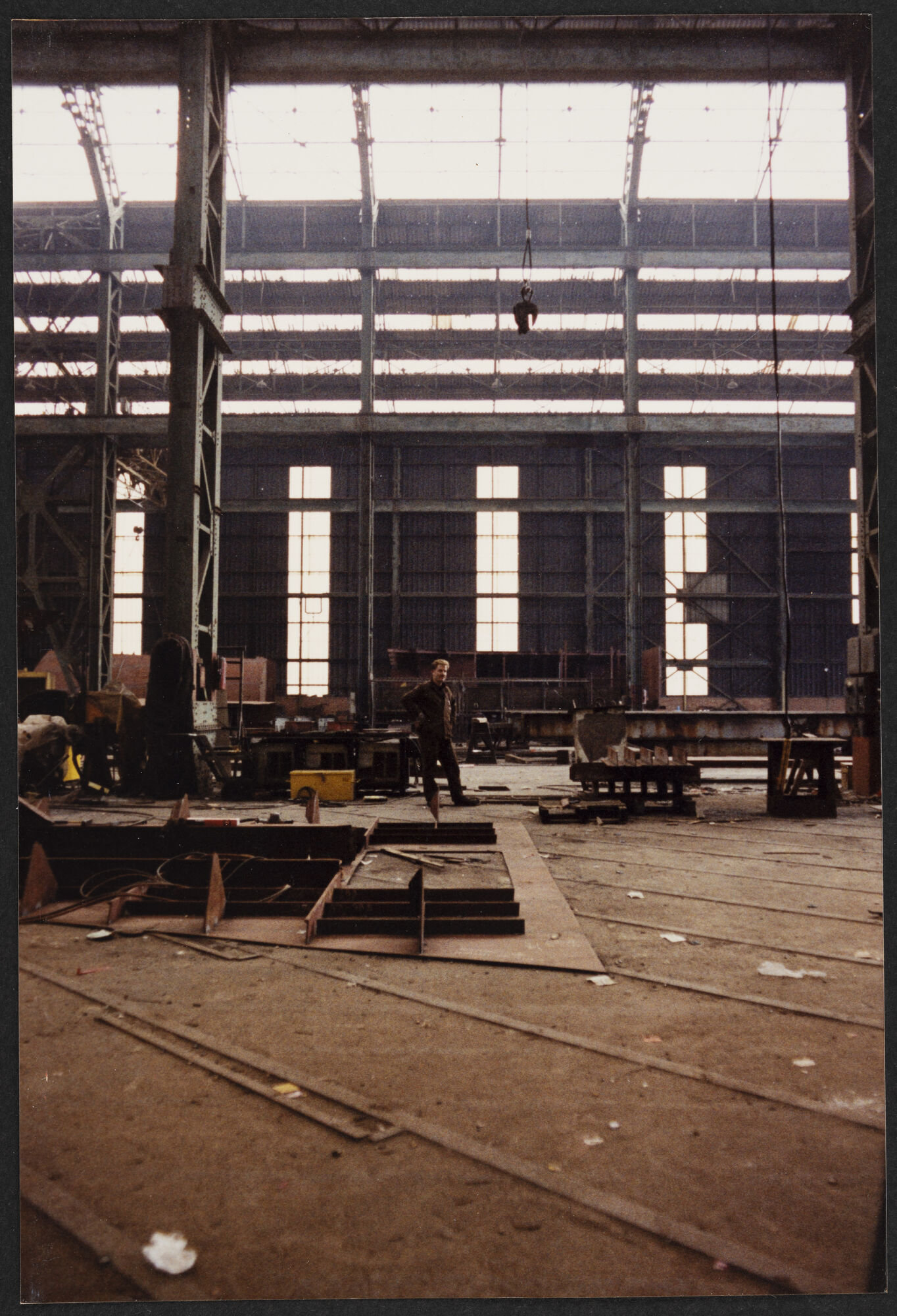 Assemblage van schip in montagehal van Scheepswerven Langerbrugge in Gent