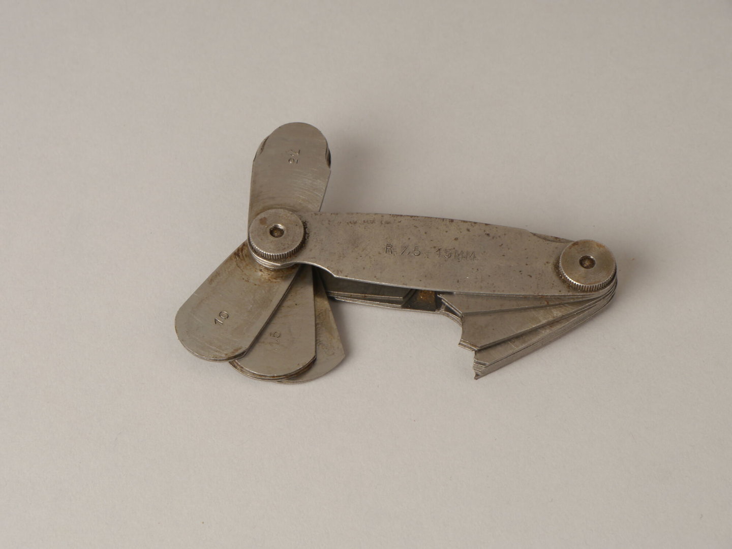 Radiusmal of radiuskaliber om binnen- en buitenradius te bepalen