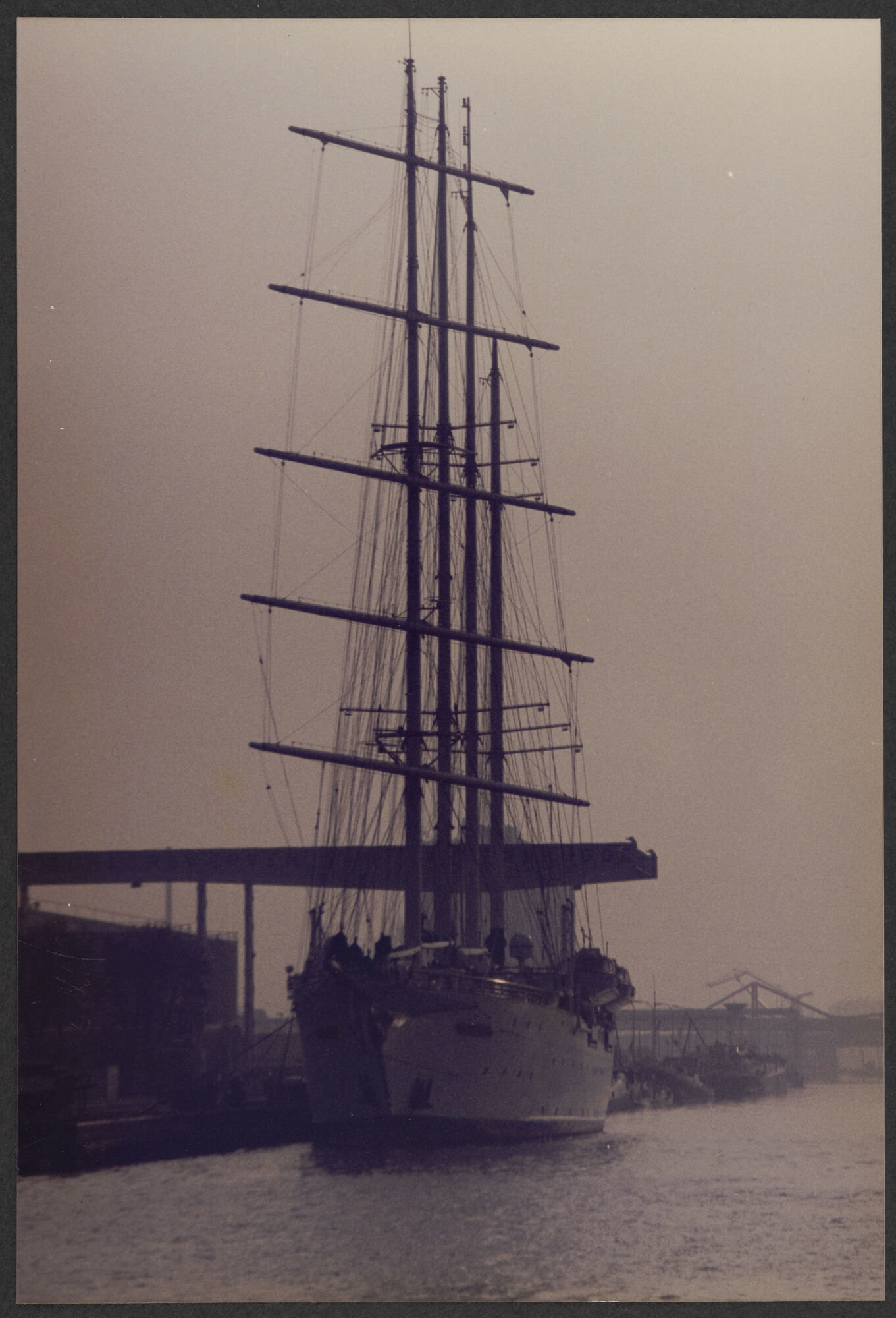 Zeilschip Star Clipper aan de kade bij Scheepswerven Langerbrugge in Gent